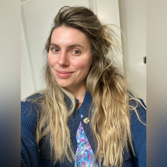 Meet your Posher, Alyse - Picture 2 of 2